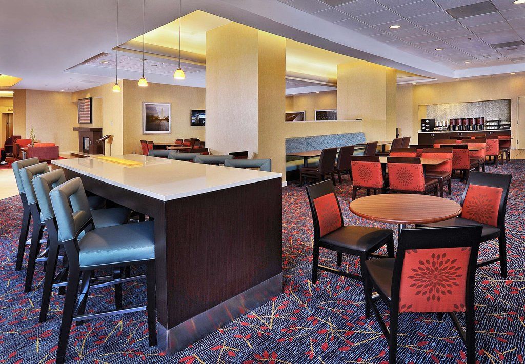 Residence Inn Arlington Pentagon City Restaurant photo